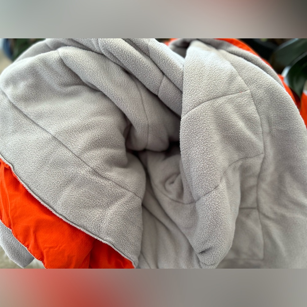 Columbia Blanket with carry case in orange and grey like new - Picture 3 of 5
